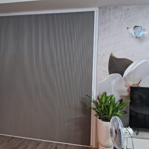 Rèm tổ ong gắn trên cánh kính kiểu Lùa ngang